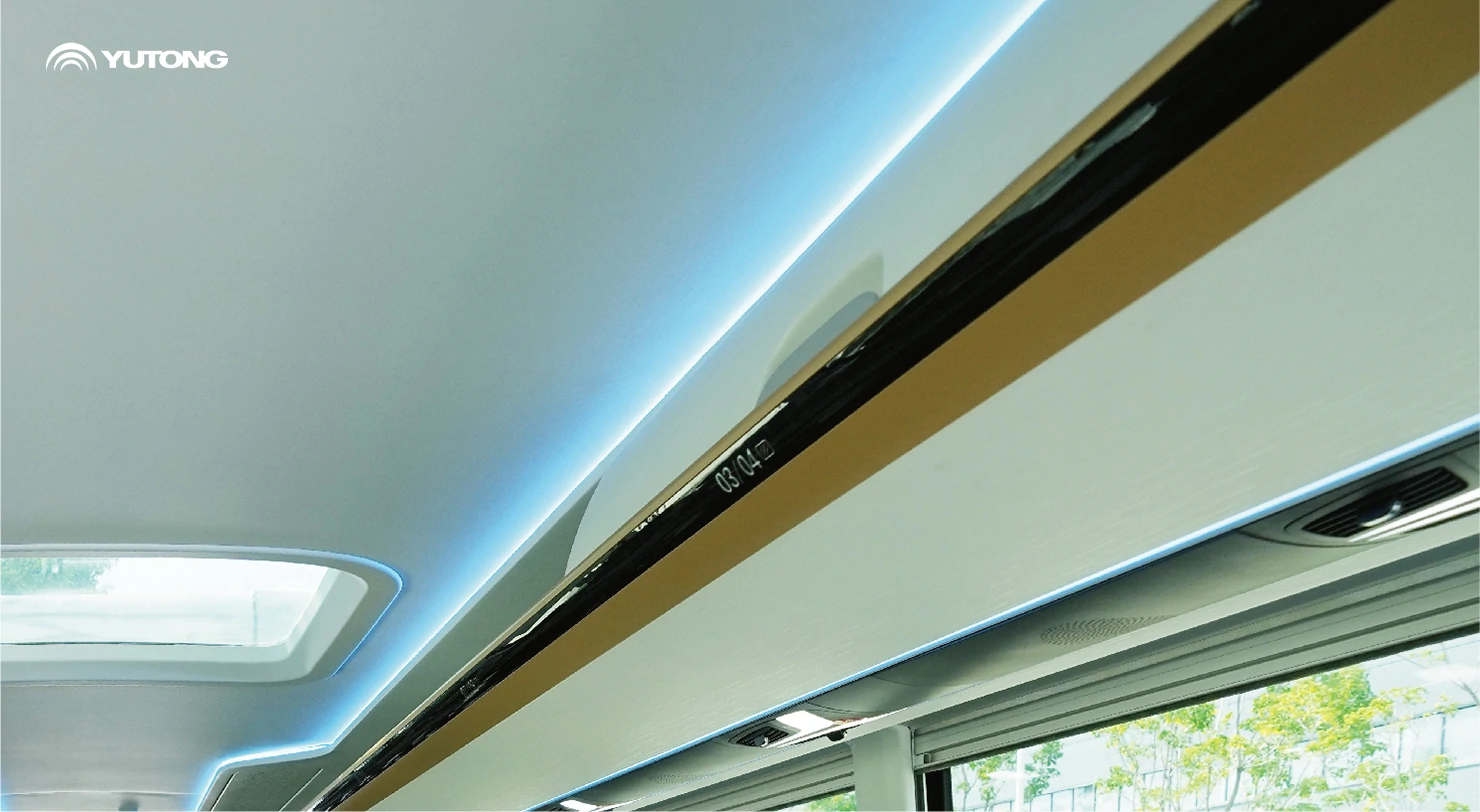 الظهور الأول لحافلة Yutong T12 العاملة بالديزل بمقود أيسر: موثوقية فائقة للسفر الراقي 