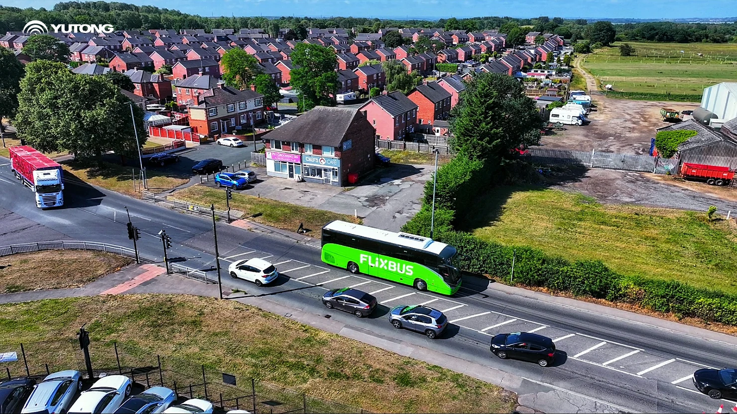 الظهور الأول لحافلة Yutong T12 العاملة بالديزل بمقود أيسر: موثوقية فائقة للسفر الراقي 