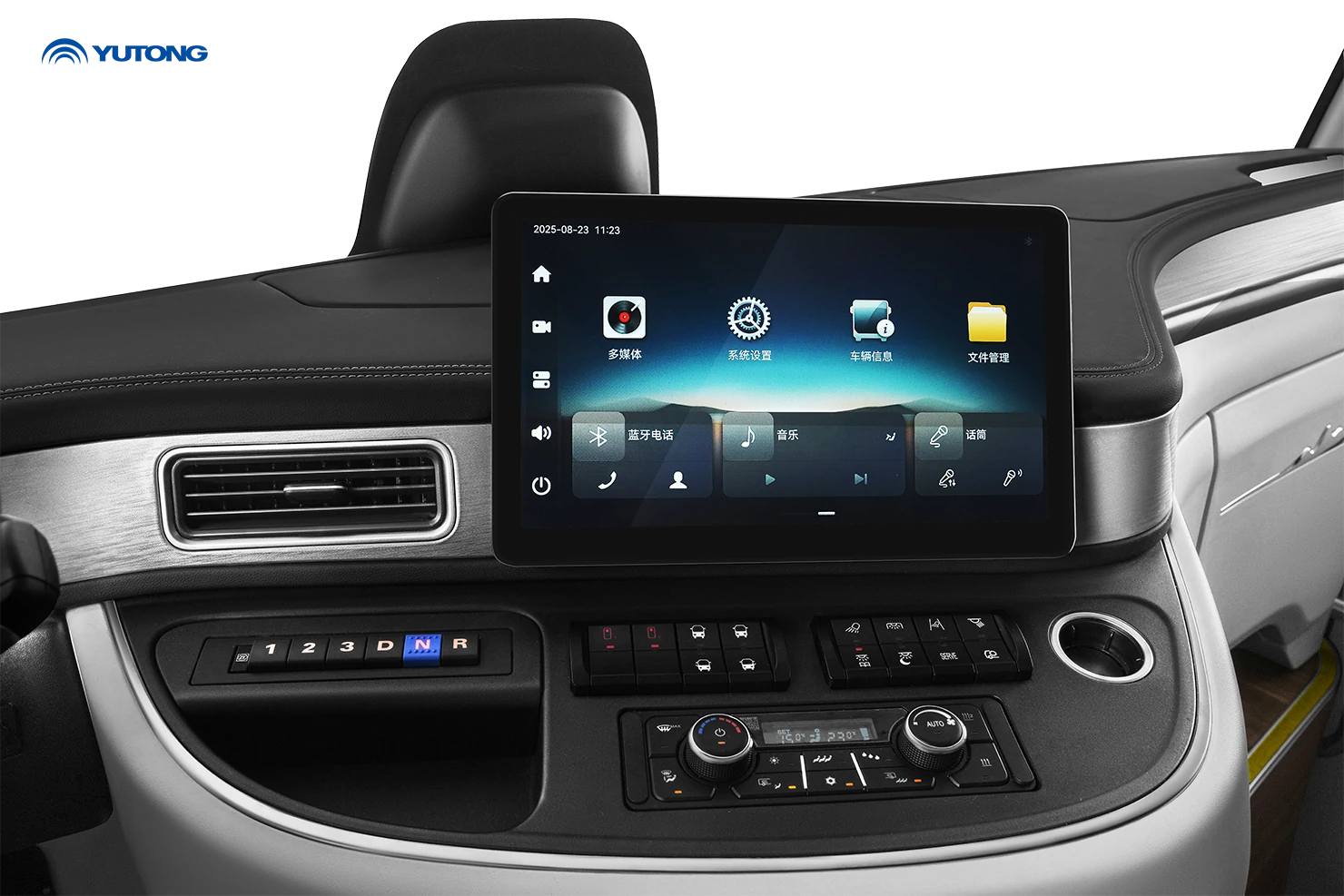 الظهور الأول لحافلة Yutong T12 العاملة بالديزل بمقود أيسر: موثوقية فائقة للسفر الراقي 