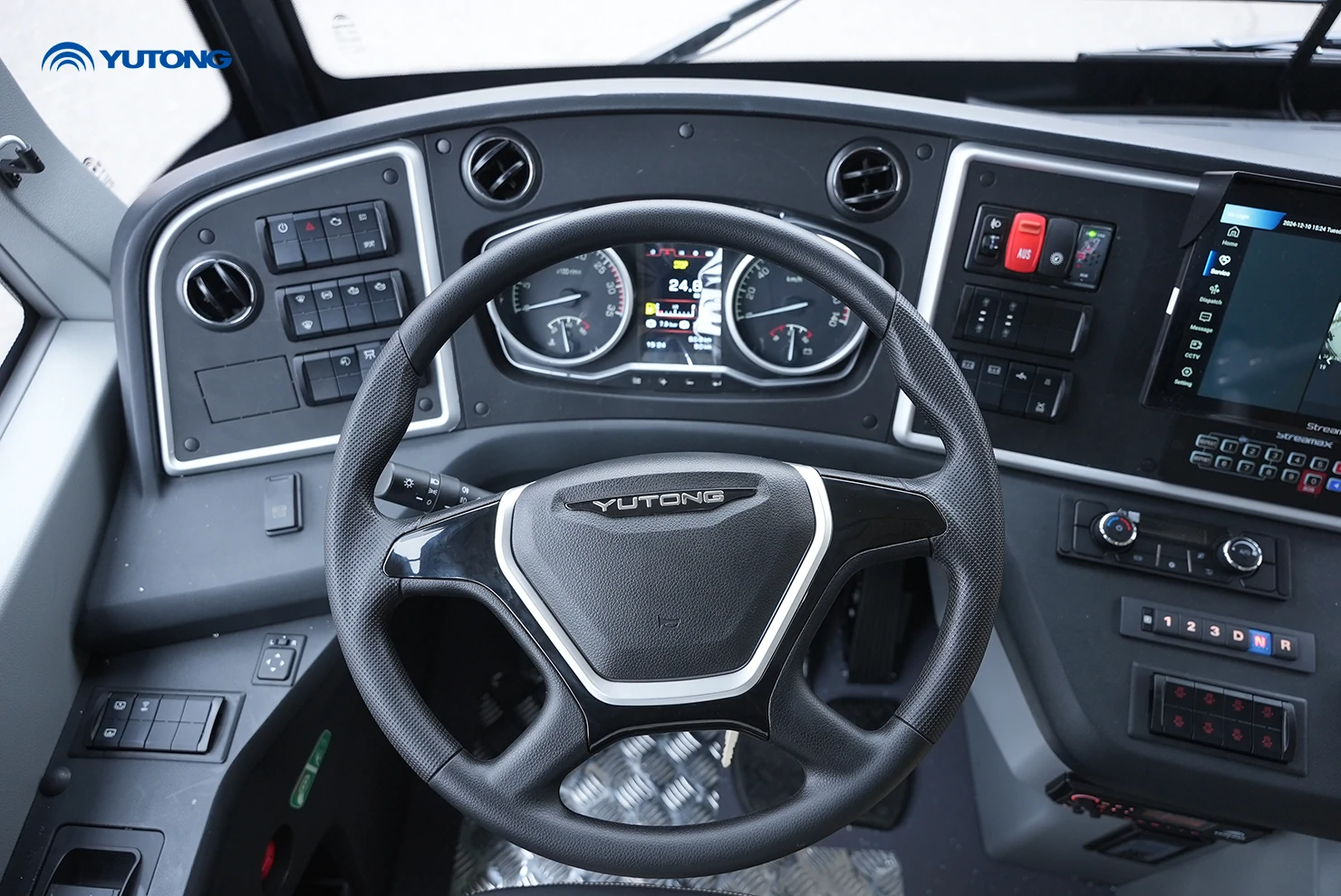 حافلة Yutong ZK6126HG بحل عالي الاعتمادية وذو قيمة متميزة تواصل خدمة شبكة تشغيل النقل الحضري في السعودية